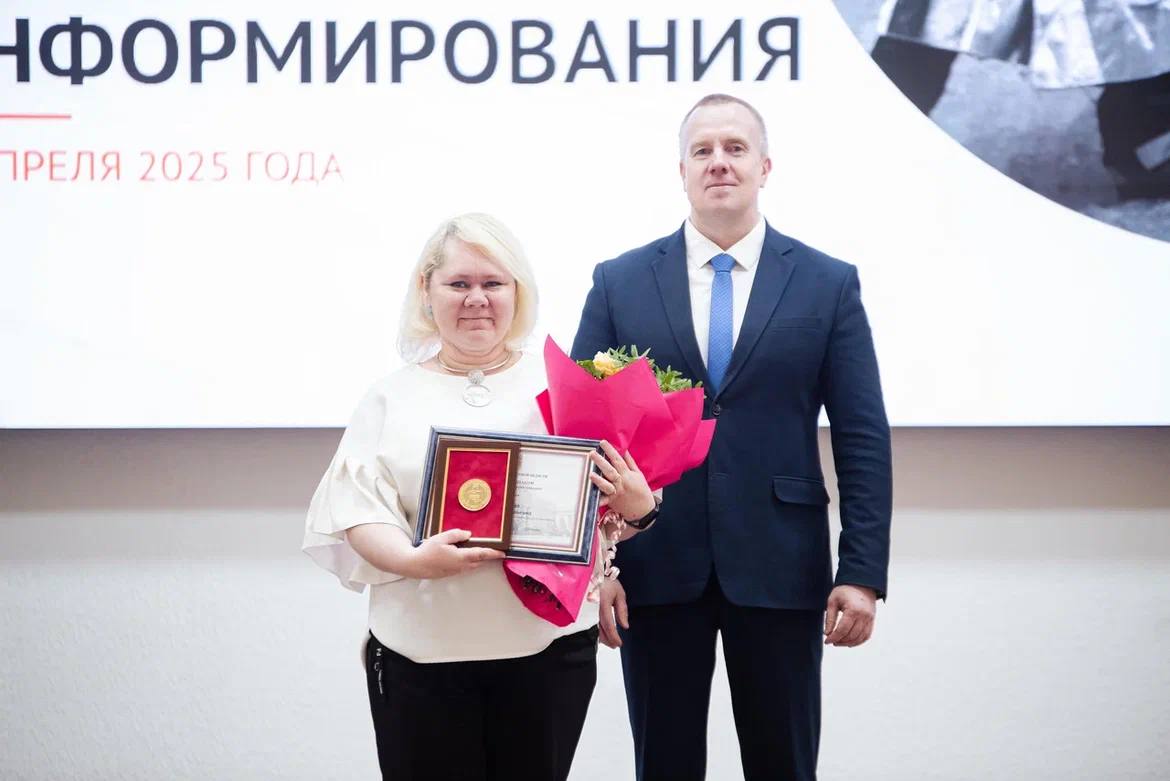 Губернатор области отметил сотрудников комбината Памятным знаком за вклад в ликвидацию последствий паводка 2024 года