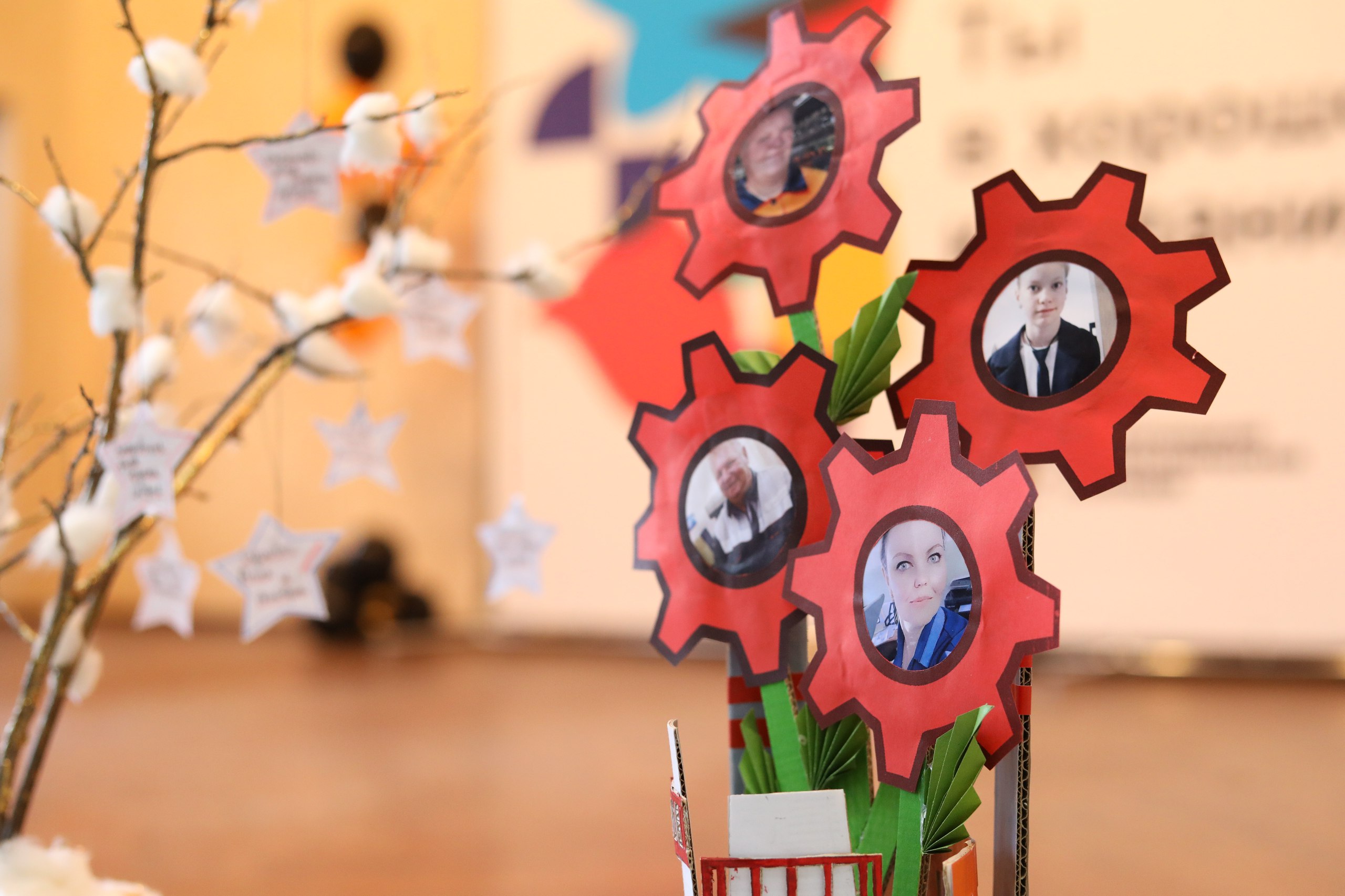 Уральская Сталь приглашает детей сотрудников принять участие в конкурсе проектов «Профессиональное семейное древо металлургов»