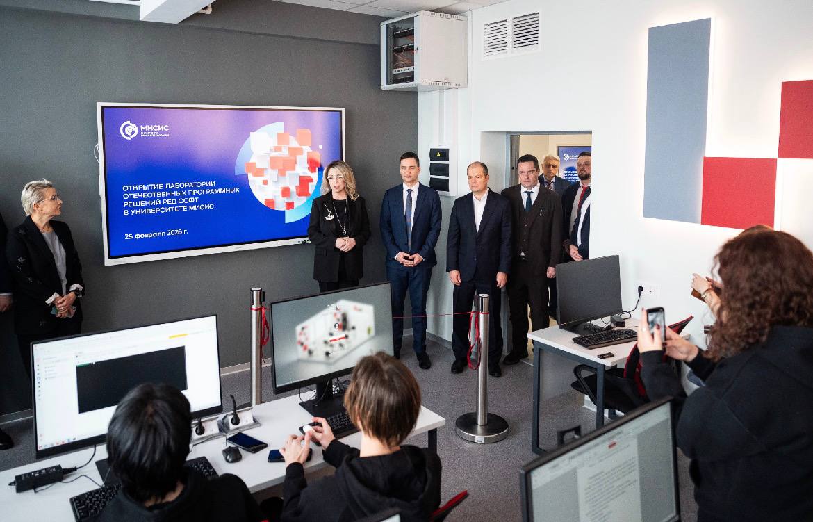Денис Сафин посетил открытие специализированной ИТ-лаборатории в НИТУ МИСИС