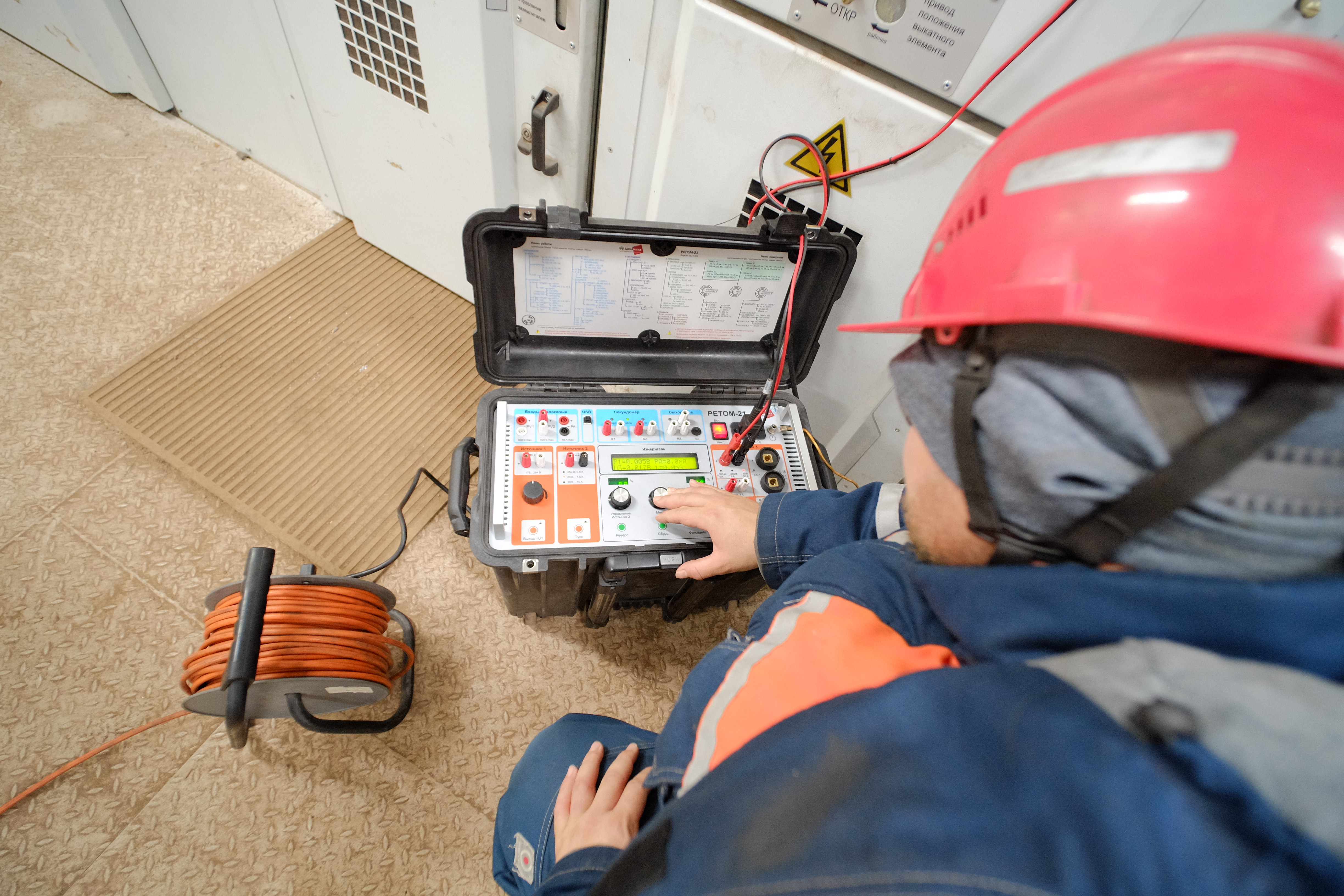 В Центральной электротехнической лаборатории Уральской Стали идёт техническое перевооружение