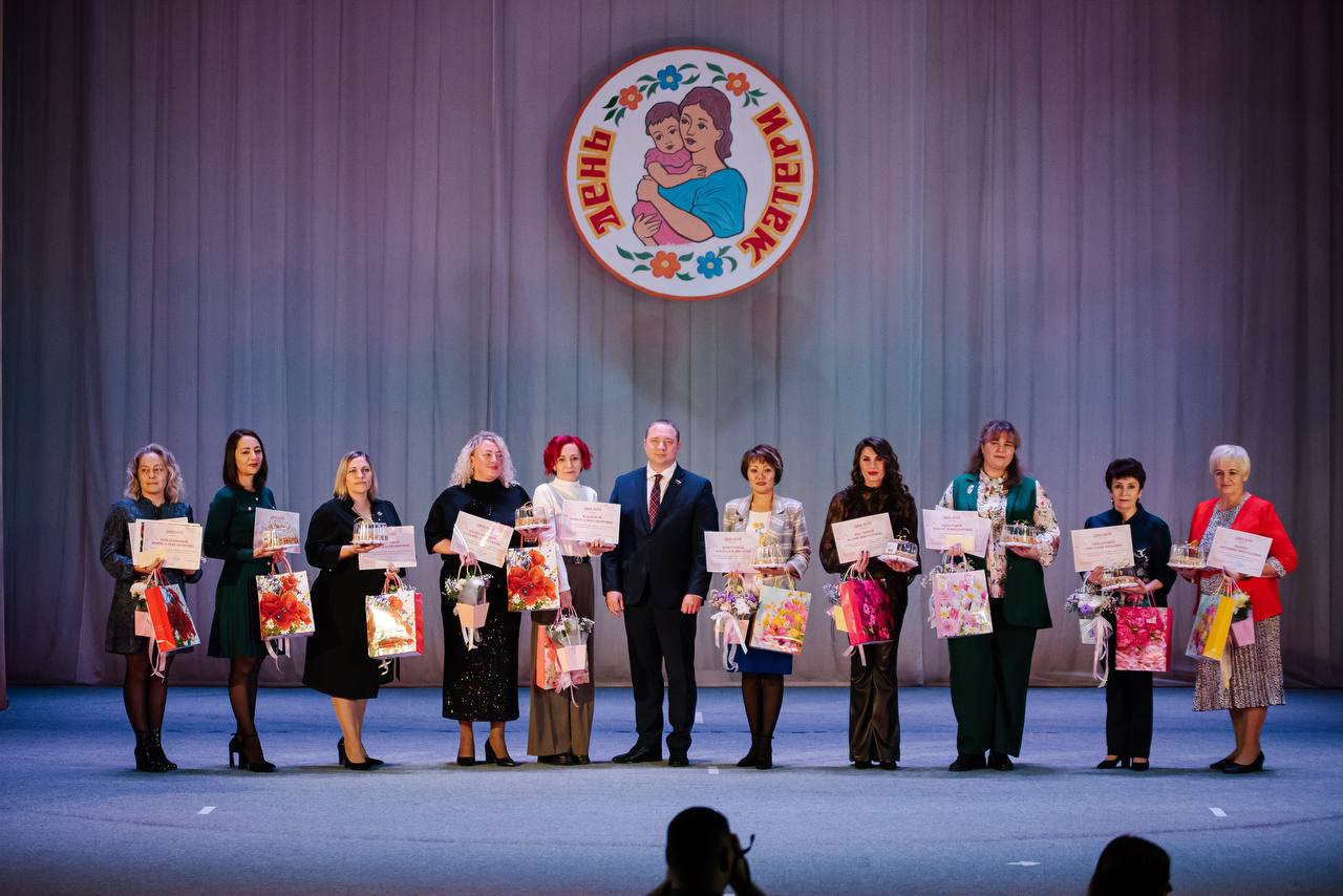 В преддверии Дня матери сотрудницы Уральской Стали выступили в городском конкурсе «Сердце Матери – сердце Отчизны»