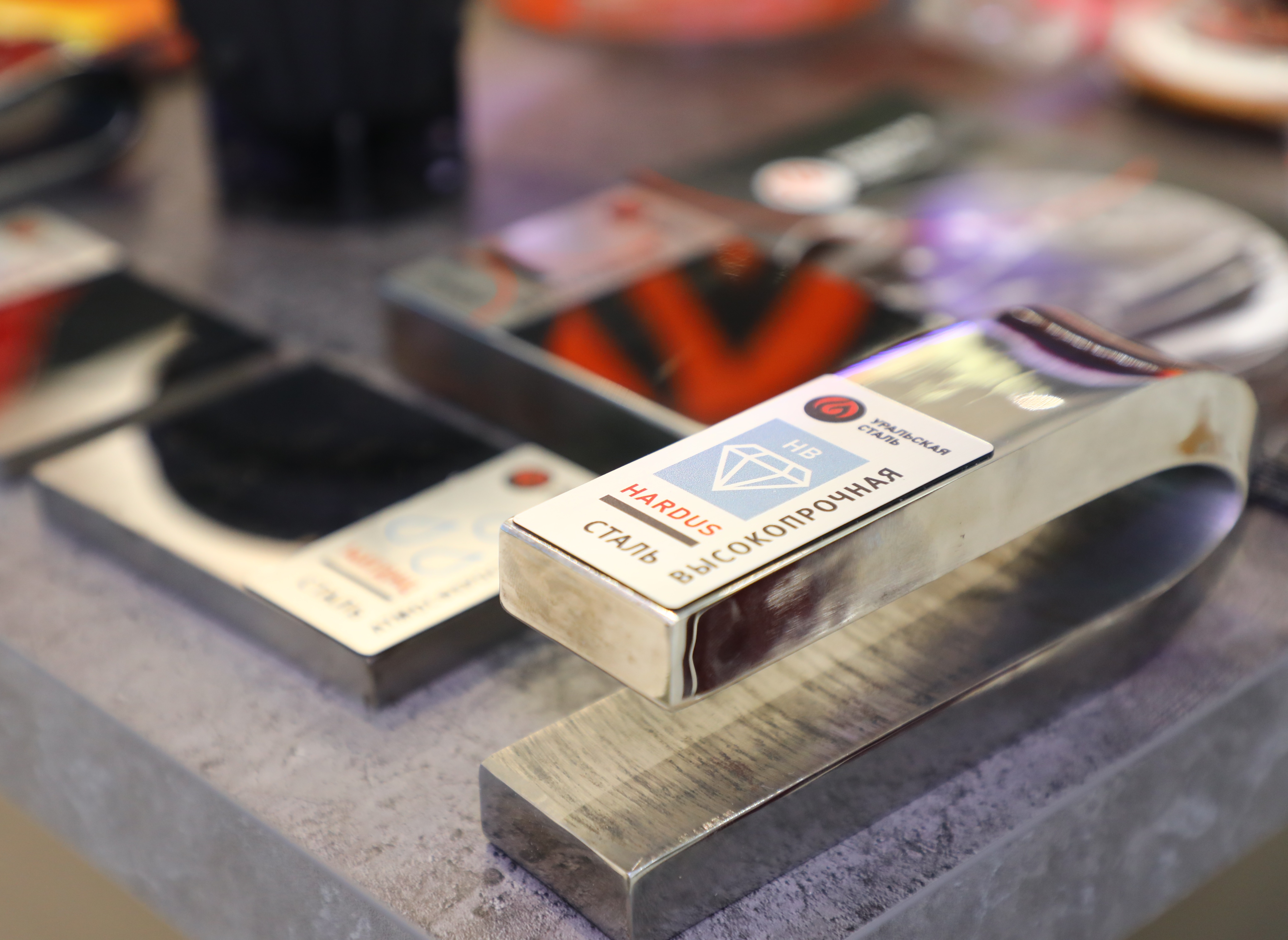 Высокопрочная свариваемая сталь марки «WeldUS 690» и высокопрочная износостойкая сталь марки «HardUS 400»